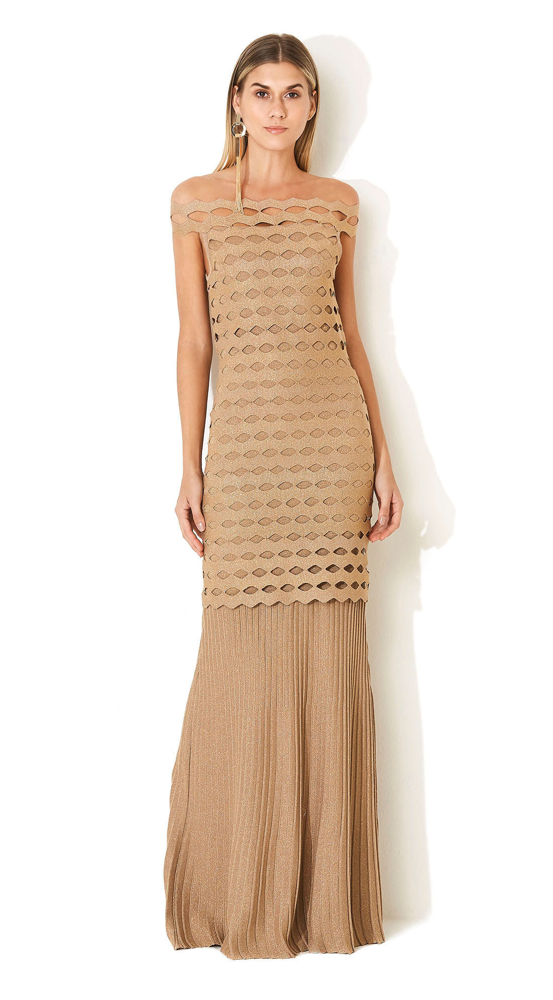 vestido longo dourado morena rosa